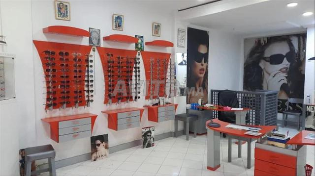 Magasin à usage commercial
