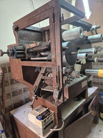 Machine de découpage d'adhésifs - 2