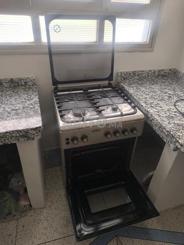 Cuisine à vendre four et plaques électriques et gaz et éclairage