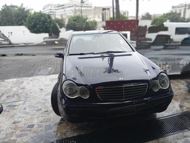 Mercedes-Benz 220 Diesel Manuelle 2000 à Tanger - 2