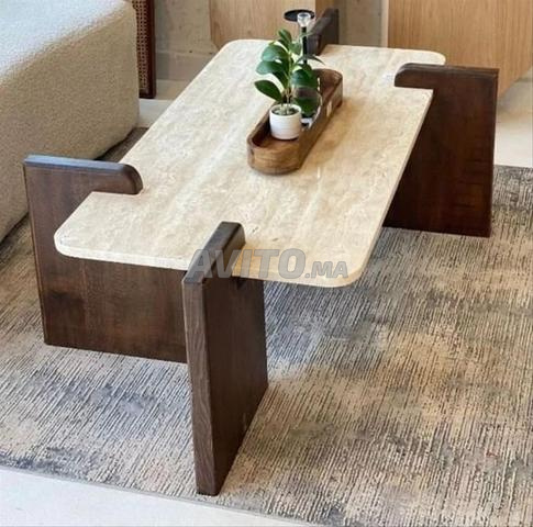 Table basse en travertin au design moderne