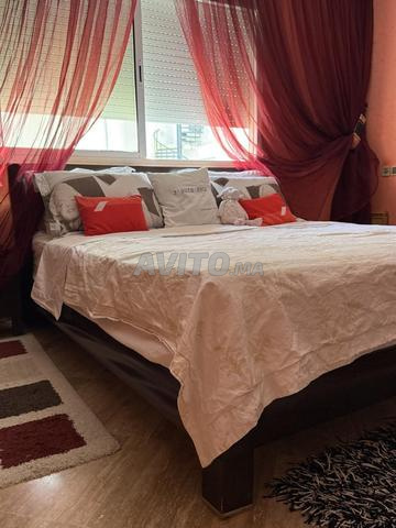 Lit King Size avec matelas et tables de chevet - 2