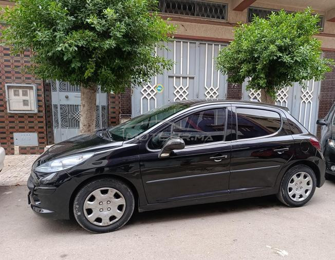 Peugeot 207 Diesel Manuelle 2011 à Tanger
