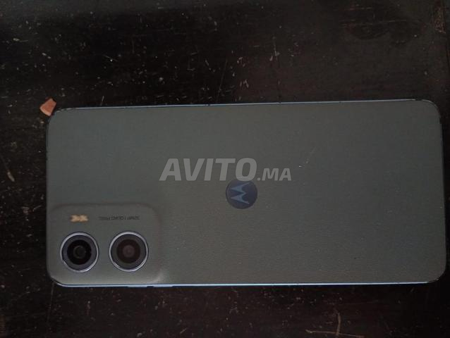 Téléphone pur à vendre léger Moto g06
