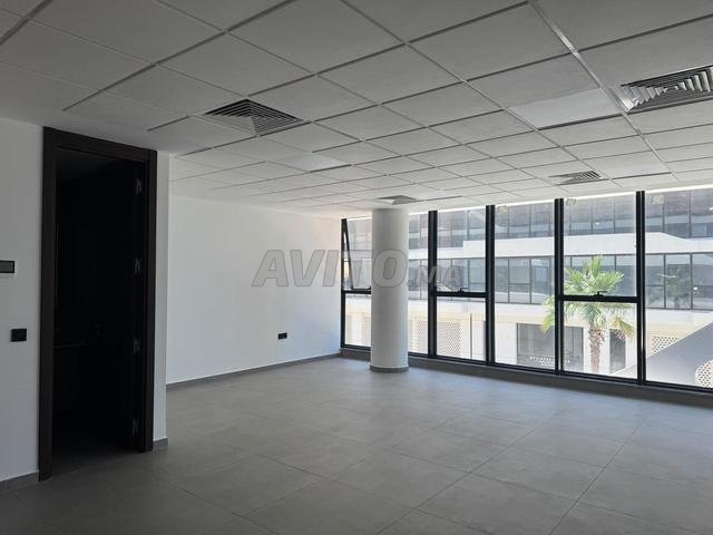 Bureau neuf à louer aux Orchidées 82 m² - 2