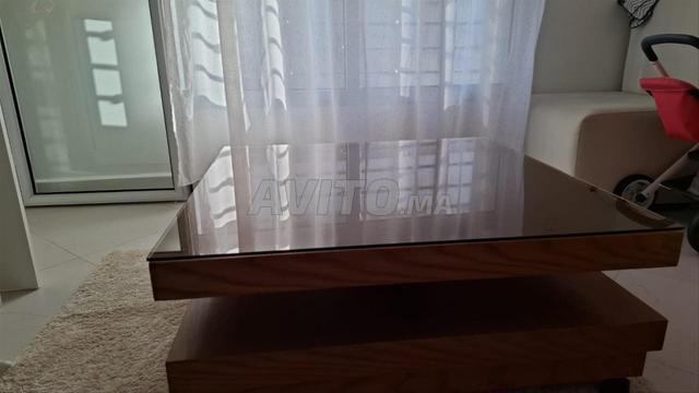 طاولة قاعدة 800 درهم تلفاز 1200
