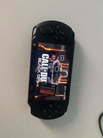 PSP E1004 bon état avec plusieurs jeux - 2