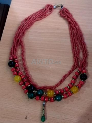 Ancien collier en corail et pierres précieuses