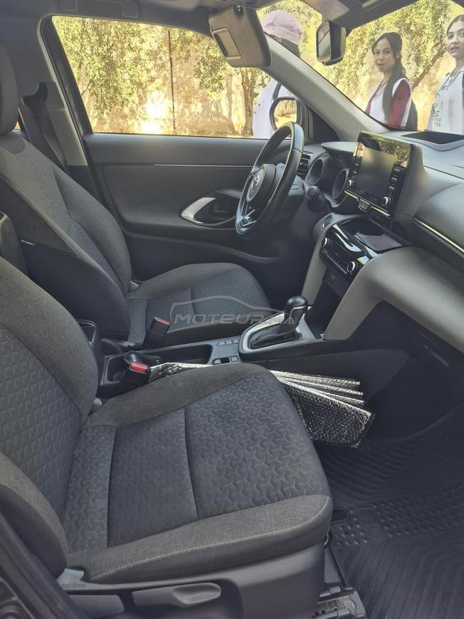 je mets en vente toyota yariss cross en bon état 