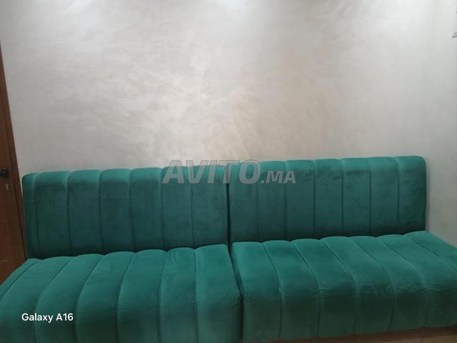 Salle à manger avec 2 fauteuils et 6 chaises - 2