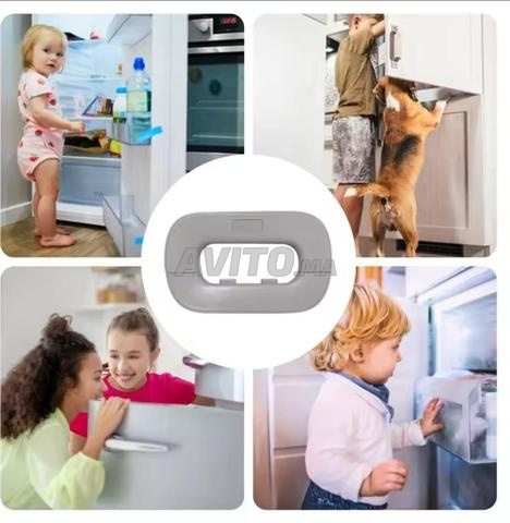 Je propose des serrures de sécurité pour enfants pour les portes et les réfrigérateurs.