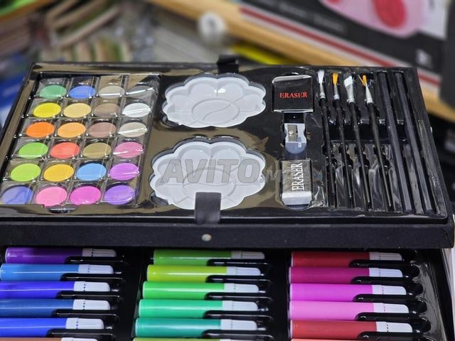 Ensemble artistique complet pour la création et le dessin.
