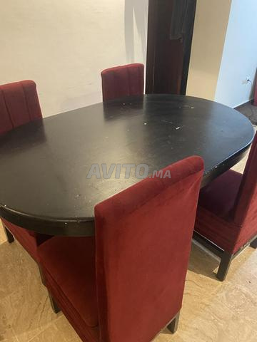 Table à manger avec 4 chaises