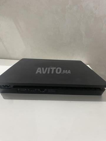PS4 slim avec deux manettes - 2