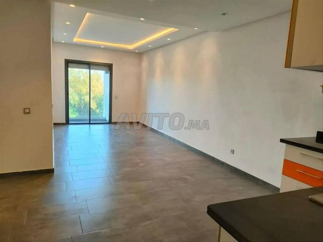 Studio vide 54m² Hôpitaux TRAM - 2