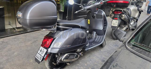 Piaggio Vespa GTS 300 - 2