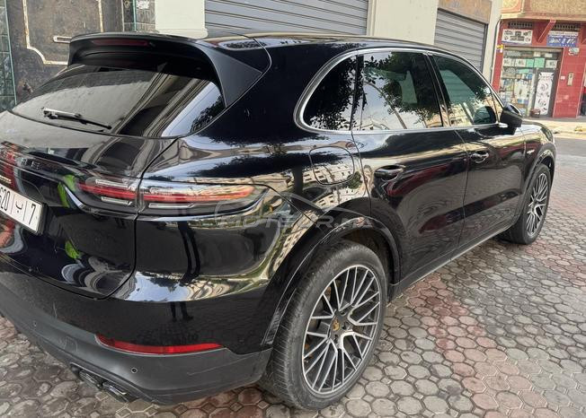 ⁠Porsche Cayenne E-Hybrid 2019 V6 462ch 1ere main.