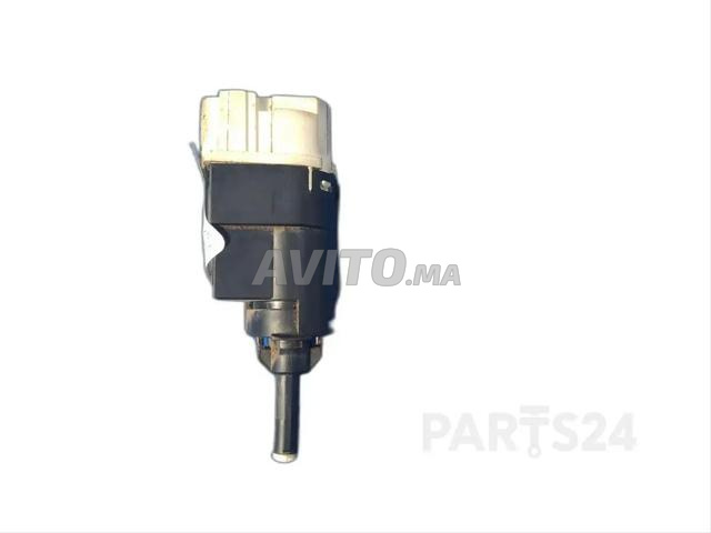 Capteur feux stop Dacia Logan 2013 - 2