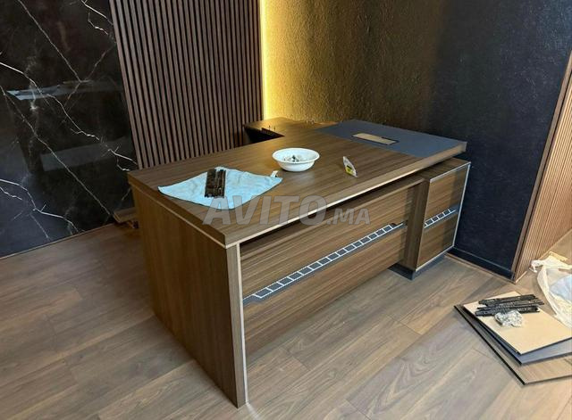Bureaux importés confortables et pratiques - 2