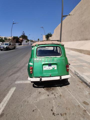 Voiture R4 - 2