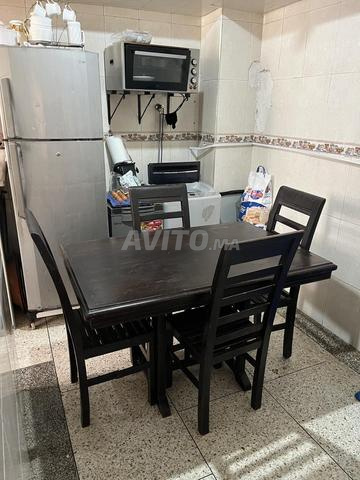 Table avec 4 chaises à vendre - 2