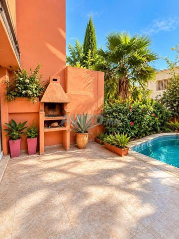 Villa 3 façades sans vis à vis côté Zenith