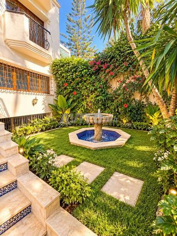 Villa 3 façades sans vis à vis côté Zenith