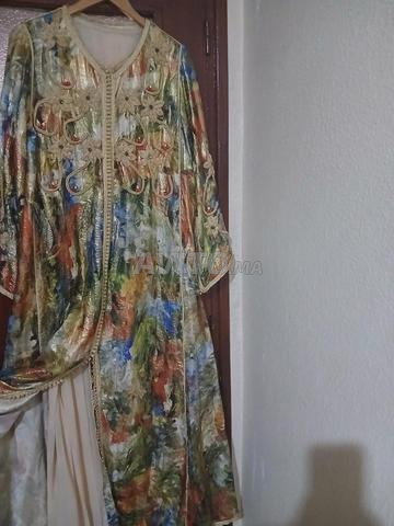 Location caftan fait main et brodé par un maître, tissu de haute qualité. - 2