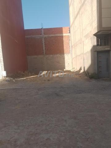 Terrain constructible titré avec garage à vendre