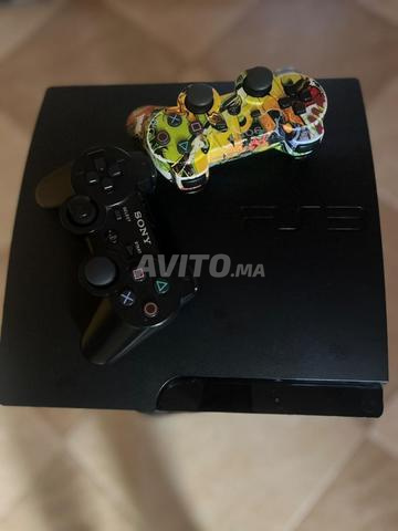 PlayStation 3 Slim 500Go avec 2 manettes