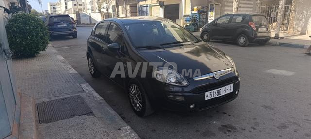 Fiat Punto grise pure et modifiée pour la ville et le voyage 🚗 - 2