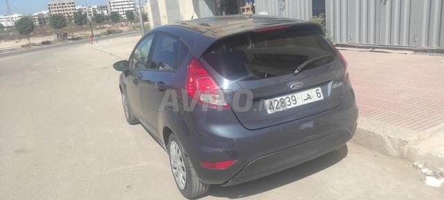 Ford Fiesta encore propre sans intermédiaire - 2