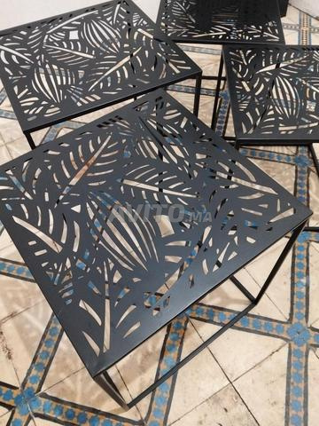 Quatre tables basses KITEA. - 2