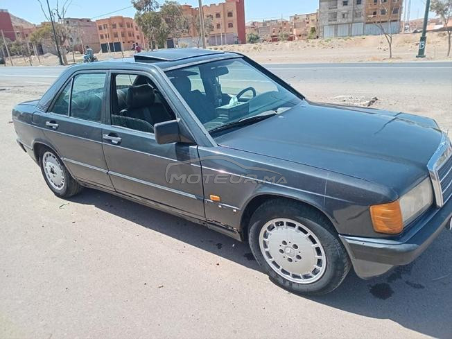 سيارة مرسيدس بحالة جيدة