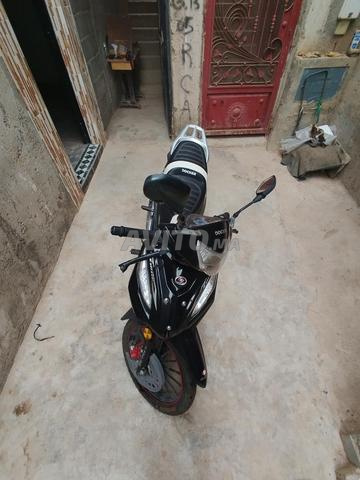 Moto C50 Fame Docker en bon état - 2