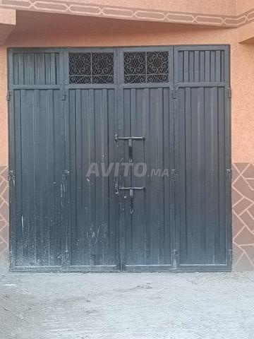 Local garage avec toilettes - 2
