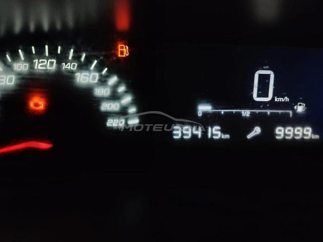 Peugeot 208 noire 