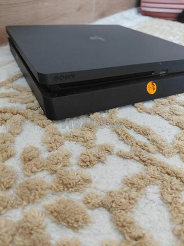 PS4 Slim - 2