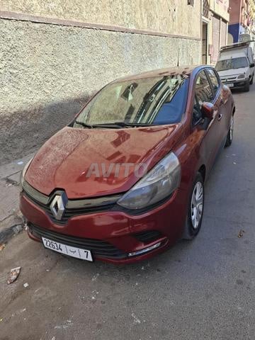 Clio 4 bien, demi-immeuble