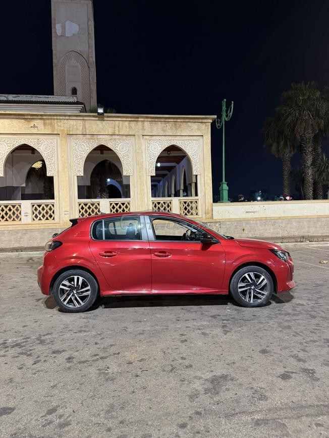 PEUGEOT 208 