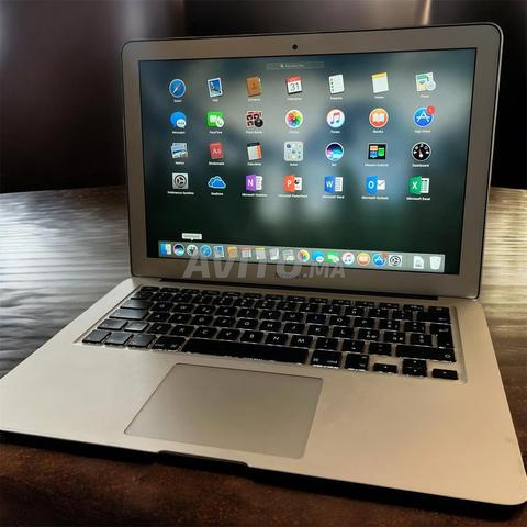 MacBook Air slim d'Europe, fonctionne bien i5 - 2