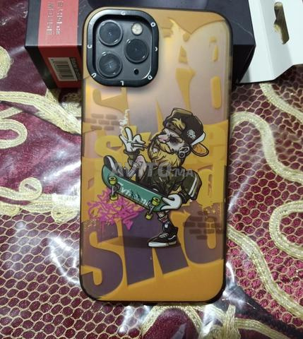 À vendre iPhone 11 Pro 64 Go, état neuf - 2