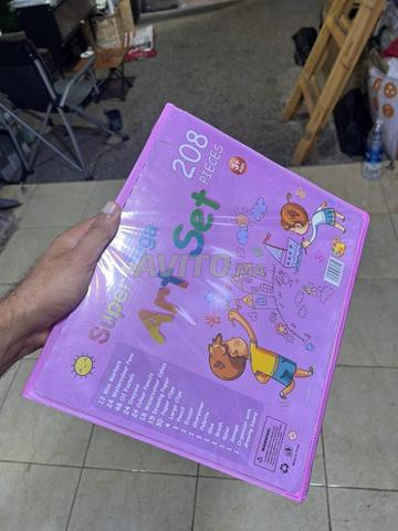 Ensemble artistique complet pour enfants 208 pièces. - 2