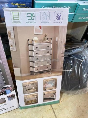 Je propose à la vente une armoire à chaussures élégante et pratique.