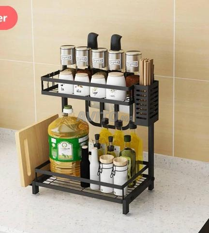 À vendre, étagère de rangement pratique et multifonctionnelle pour la cuisine.