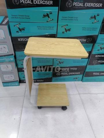 Table d'appoint au design moderne et pratique. - 2