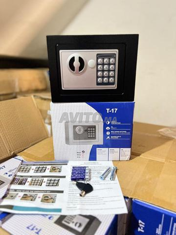 Je propose un coffre-fort électronique sécurisé pour garder vos objets de valeur.