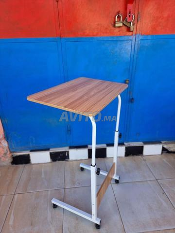 À vendre table réglable en hauteur. - 2