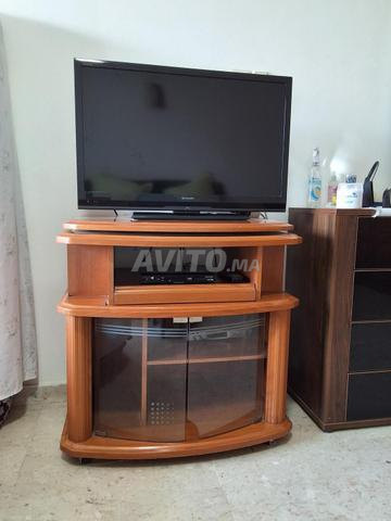 Télévision, table, matelas