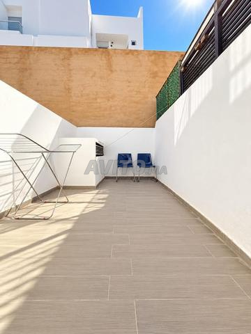 Spacieux studio meublé neuf avec double terrasses